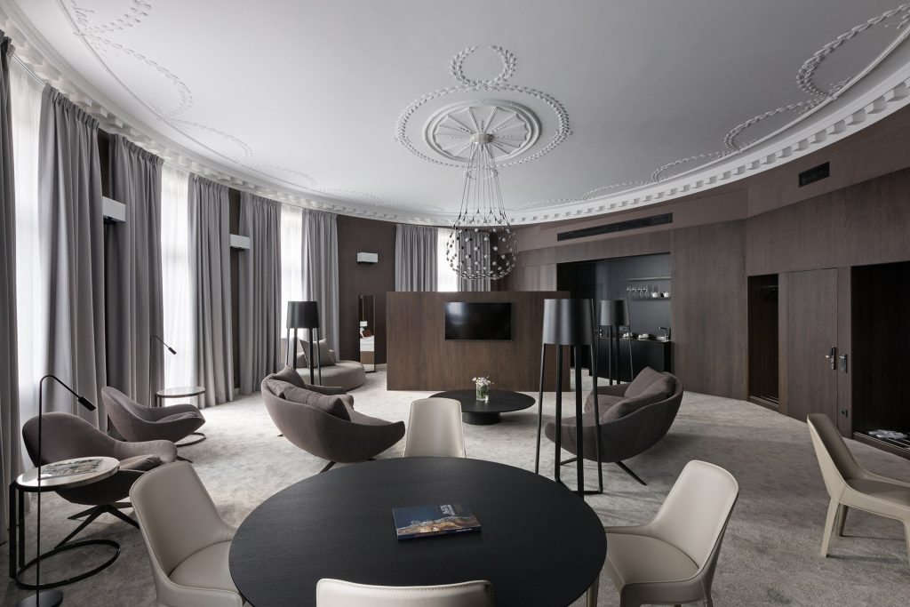 Номер James E. Mace Suite (Прем'єр люкс) у готелі, фото BANKHOTEL