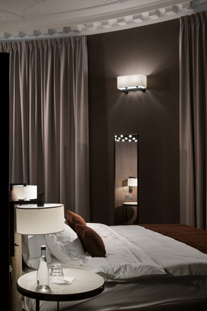 Номер James E. Mace Suite (Прем'єр люкс), фото BANKHOTEL