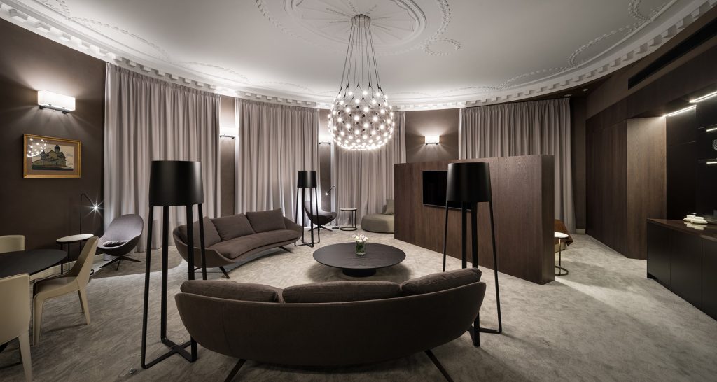 Вітальня номеру James E. Mace Suite (Прем'єр люкс), фото BANKHOTEL