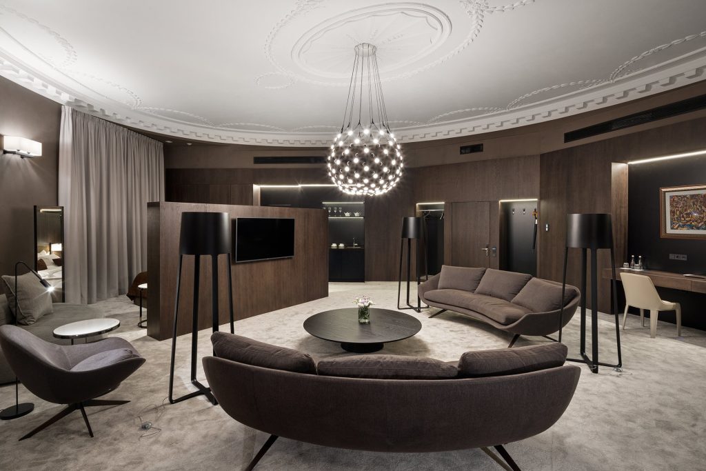 Номер James E. Mace Suite (Прем'єр люкс) в готелі у Львові, фото BANKHOTEL