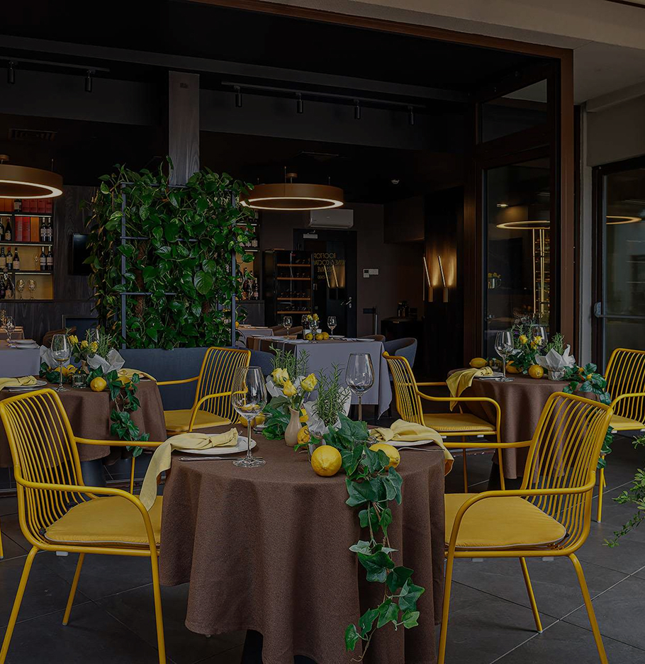 Бар з терасою у центрі Львова, фото BANKHOTEL