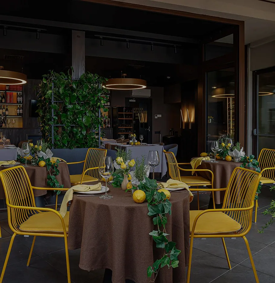Бар з терасою у центрі Львова, фото BANKHOTEL