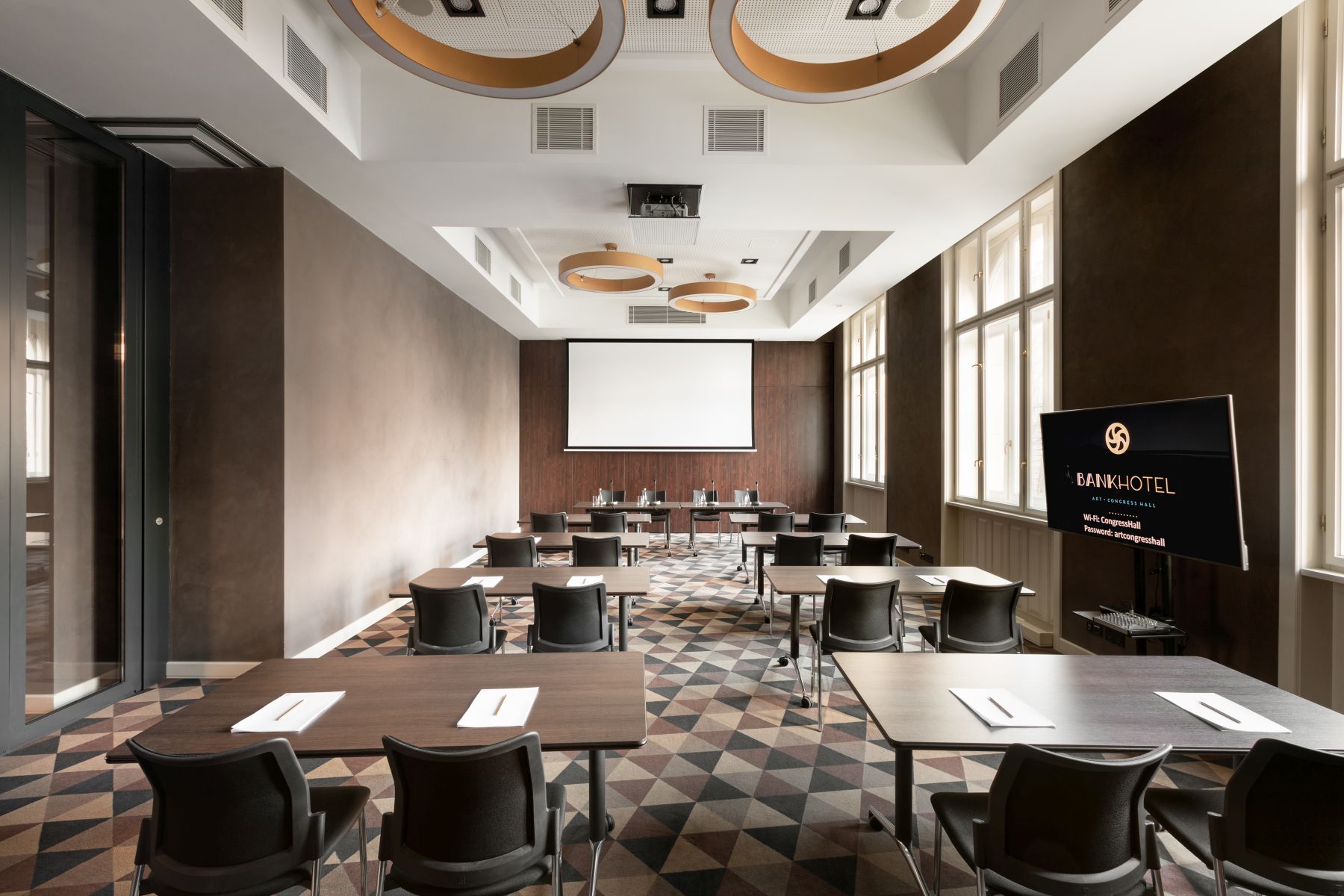 Конференц-секція А для бронювання у Львові, фото BANKHOTEL