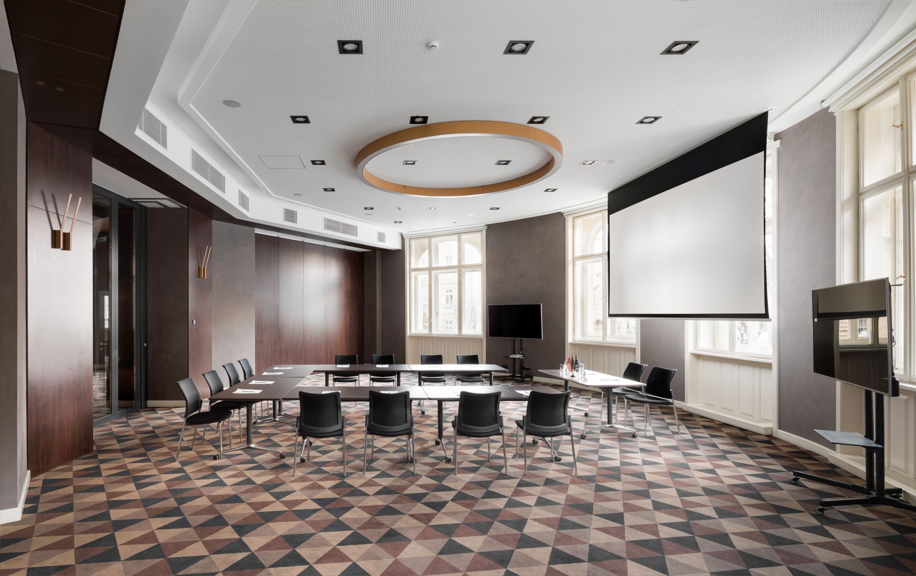 Забронювати конференц-секцію B у Львові, фото BANKHOTEL