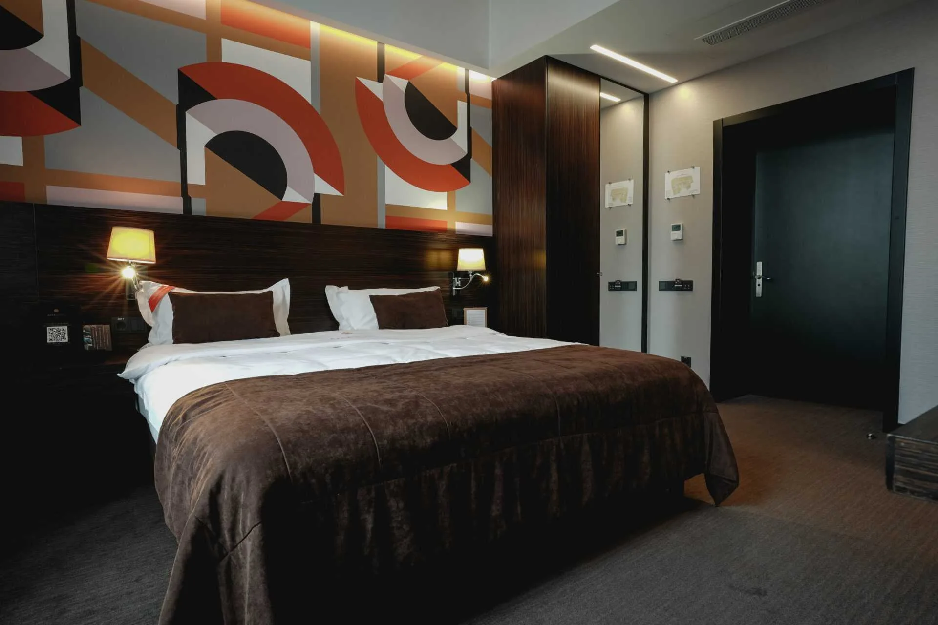 Забронювати інклюзивний номер у Львові, фото BANKHOTEL
