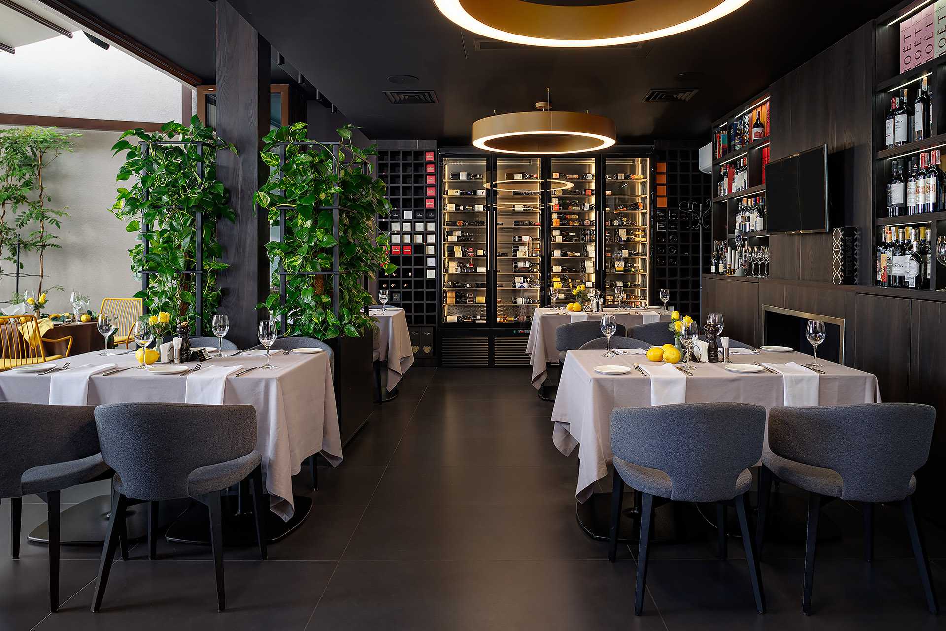 Бар ROOFTOP WINE & COCKTAIL BAR у центрі Львова, фото BANKHOTEL