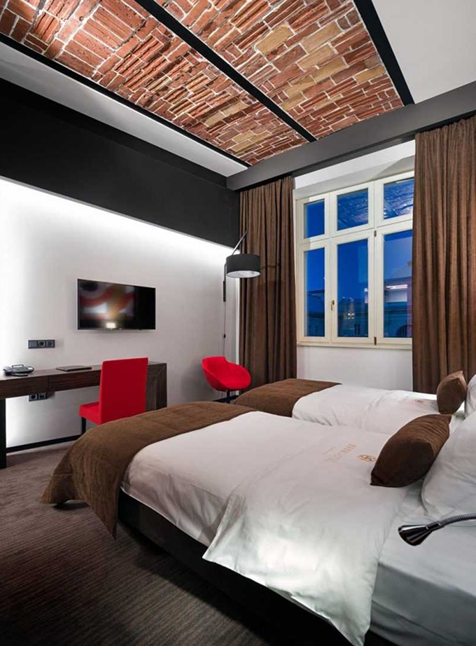 Забронювати номер Суперіор у Львові, фото BANKHOTEL