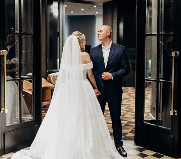 Весільна фотосесія у лобі 5-зіркового готелю у Львові, фото BANKHOTEL