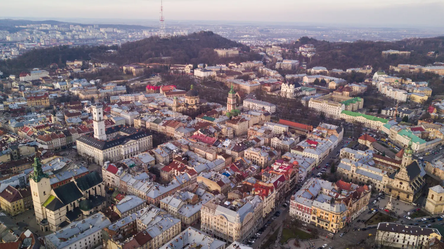 Панорамний вид на історичний центр Львова з висоти, фото BANKHOTEL